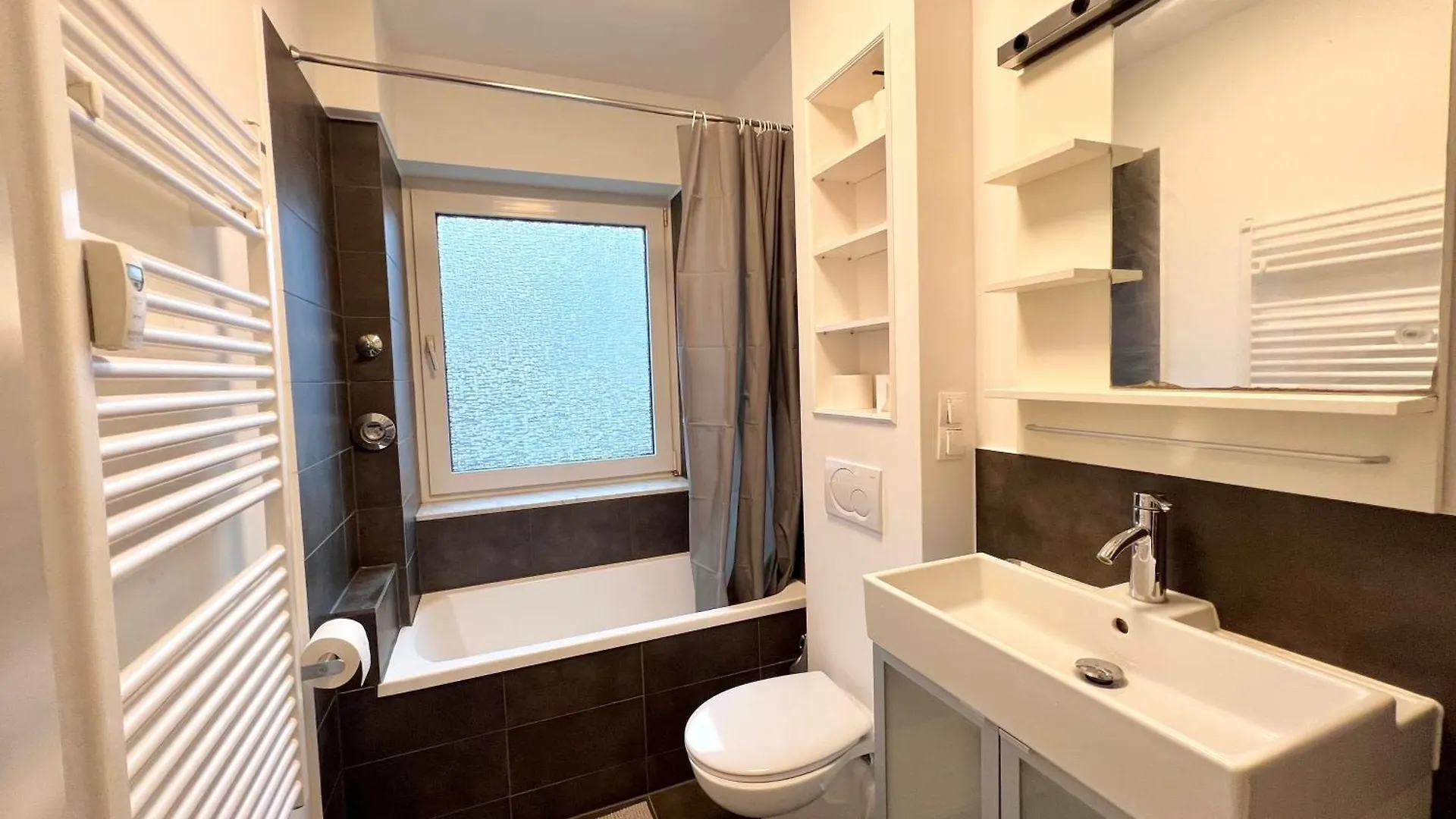 Gemuetliche, Geraeumige Wohnung In Hamburg